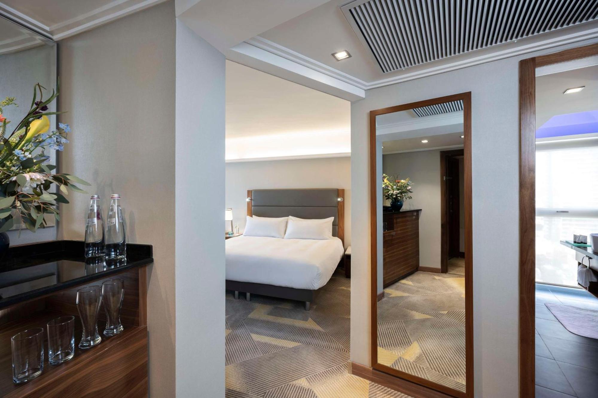 Executive King City Studio with Sea View