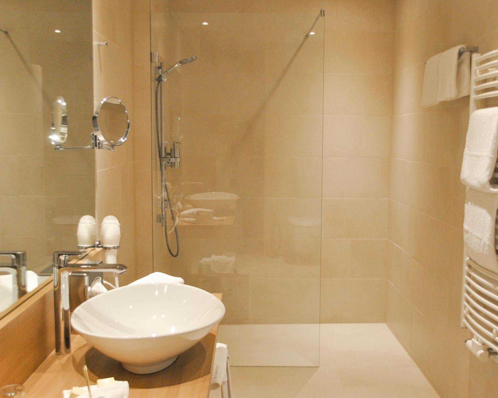 Panoramic Double Room with Balcony and Partial Sea View (no pets)