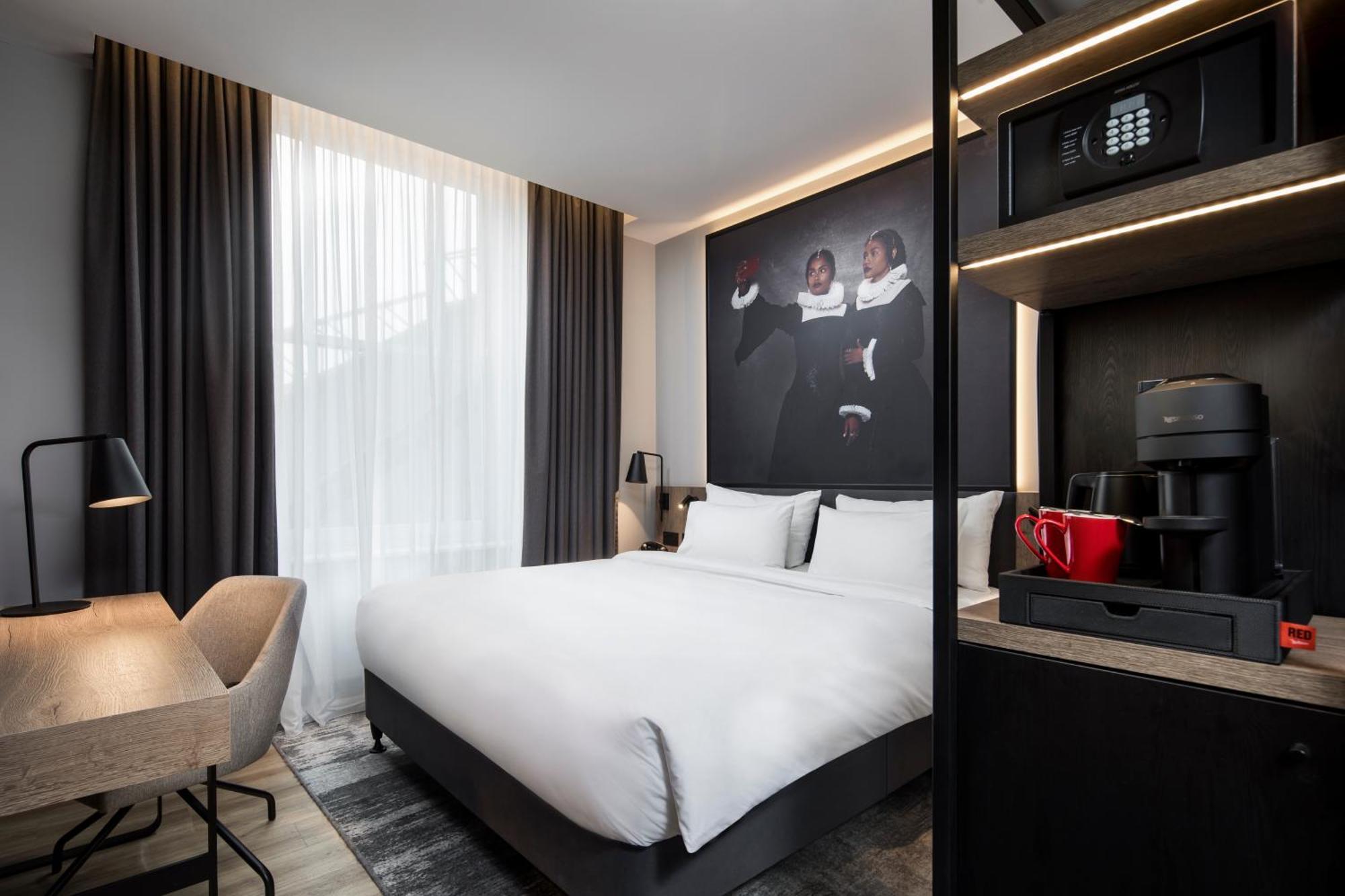 Superior Room Lime St View