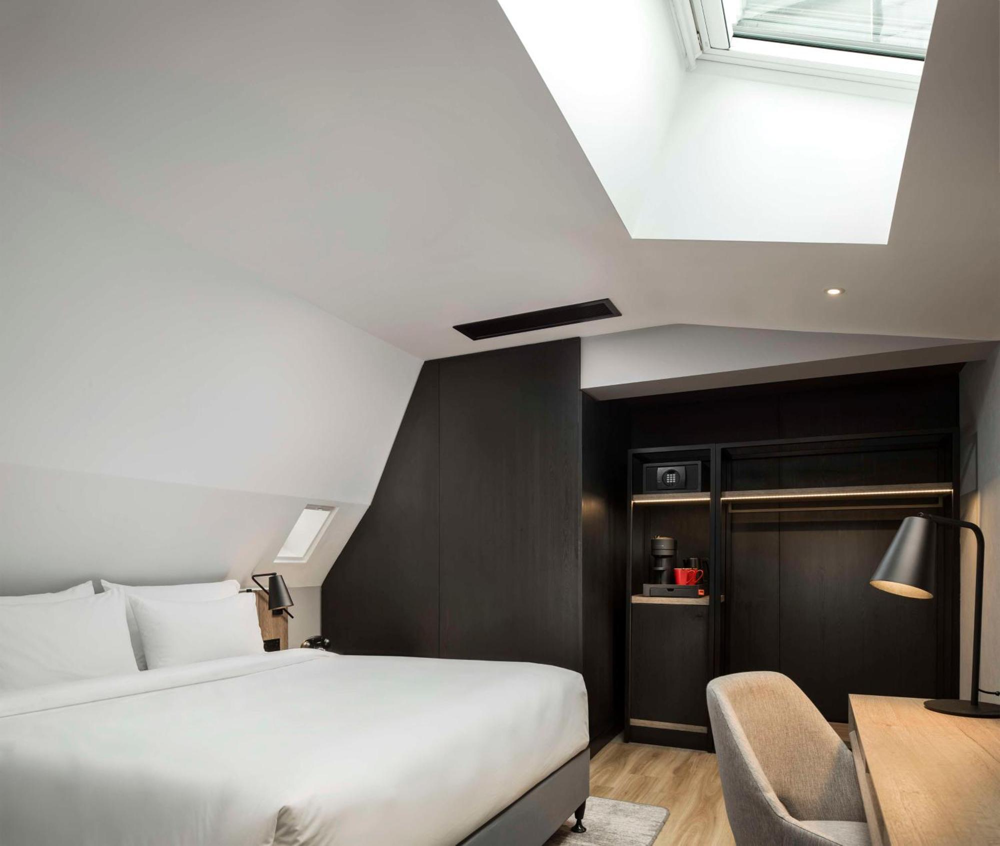 Superior Room Lime St View