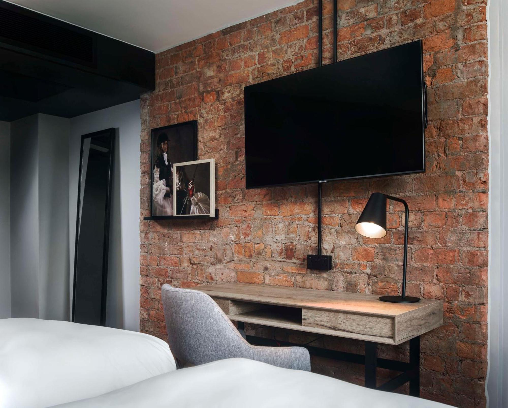 Superior Room Lime St View