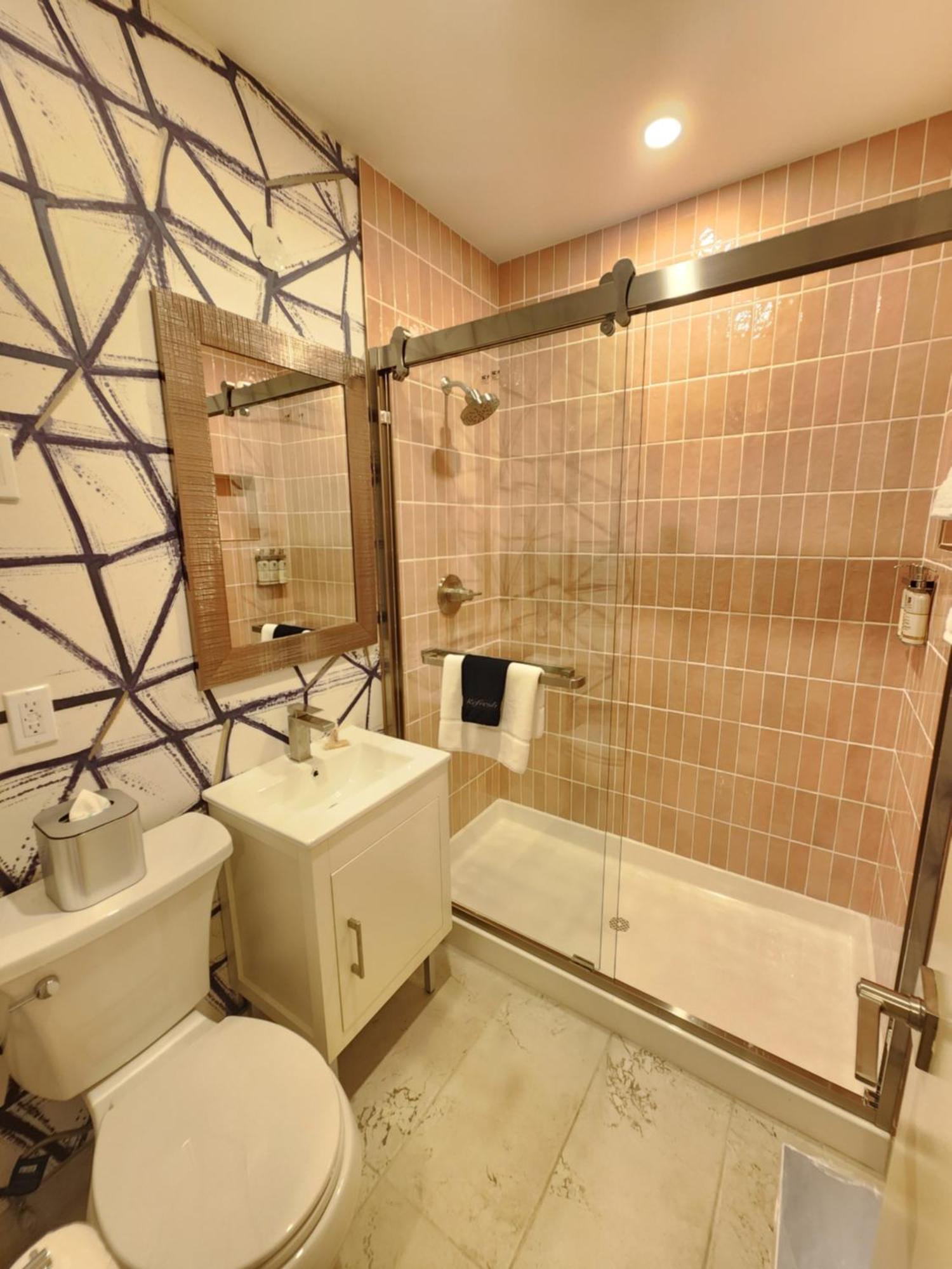 Deluxe King Room City View
