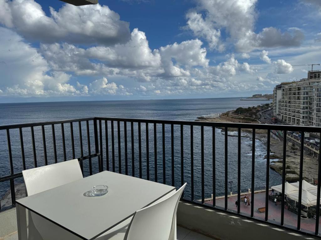 Double or Twin Room Sea View