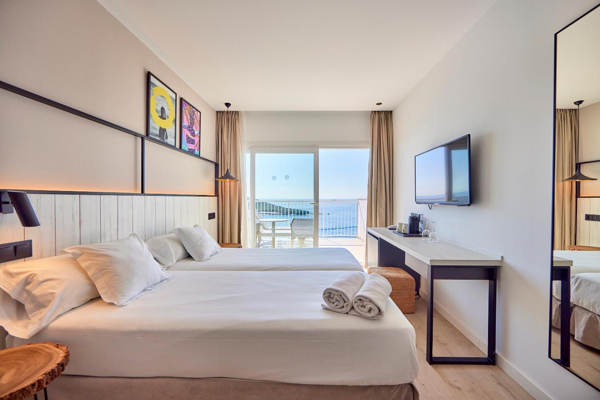 Double or Twin Room with Sea View,1539109255:JPEG