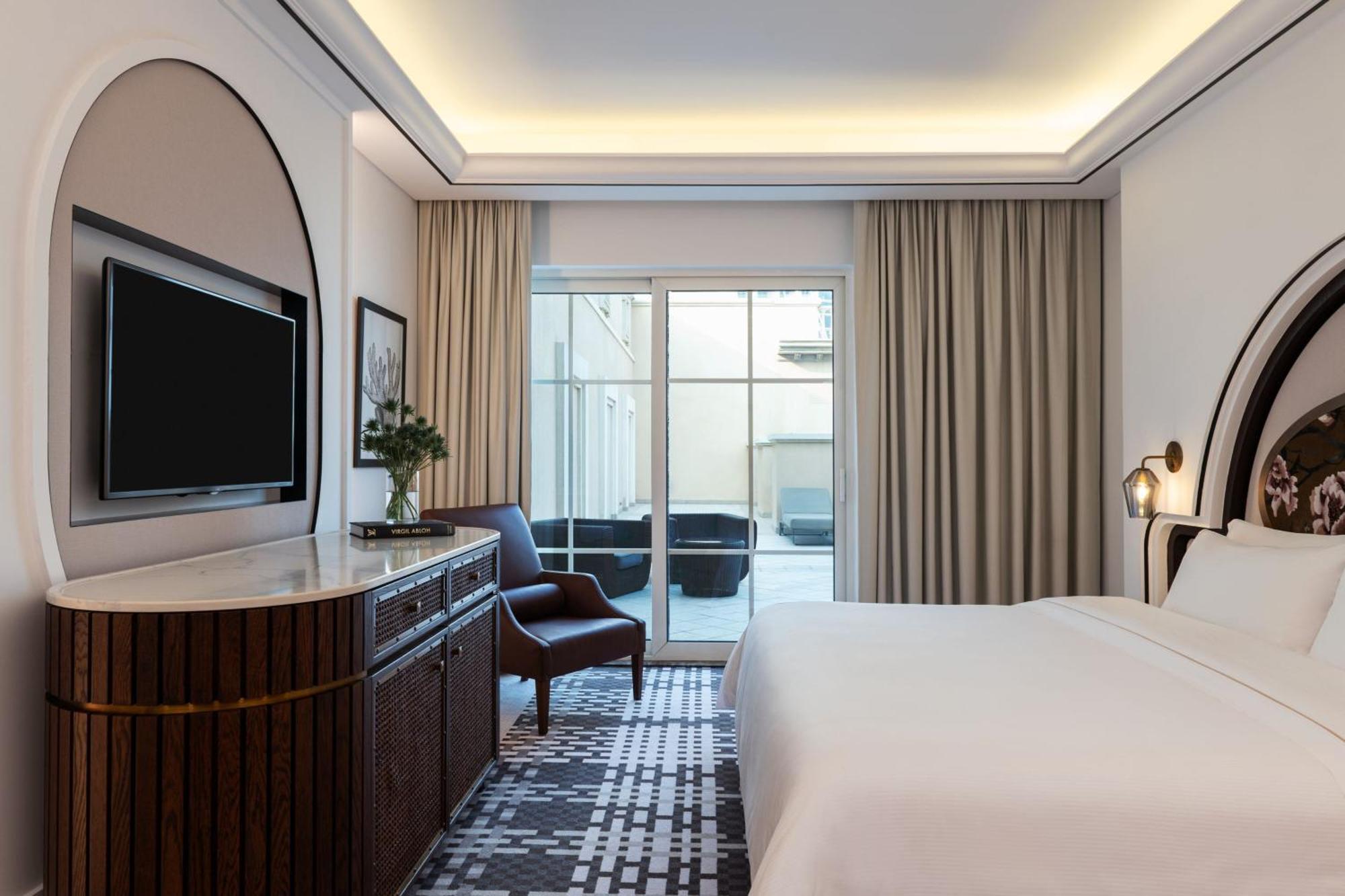 Svit Deluxe med havsutsikt, 1 king size-säng, balkong och separat vardagsrum med bäddsoffa - Inklusive frukost, flygplatstransfer till Dubai och tillgång till Jungle Bay vattenpark