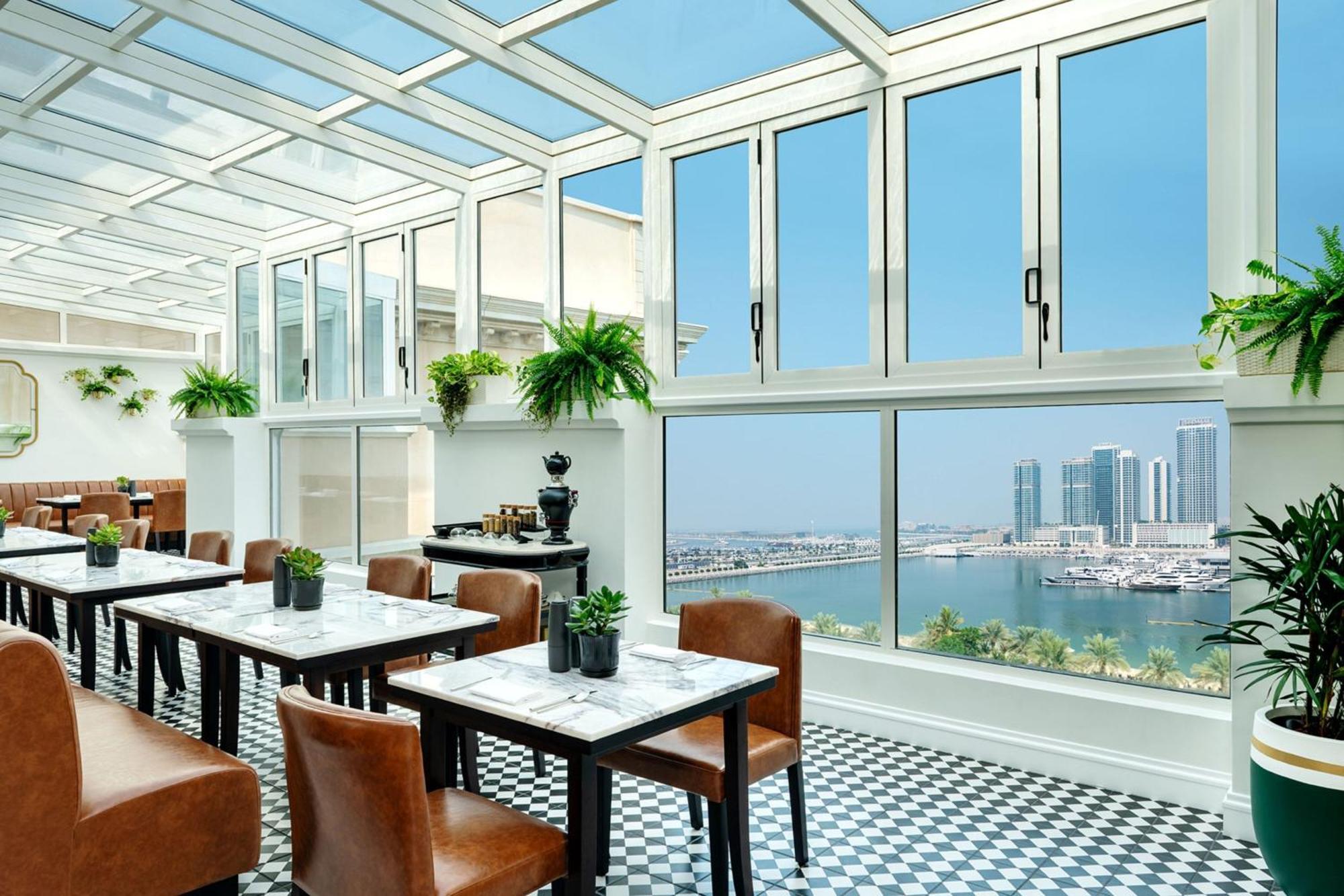 Svit Westin Club med havsutsikt, 1 king size-säng, balkong, separat lounge med bäddsoffa, frukost, transfer från Dubais flygplats, Happy Hour, afternoon tea, tillgång till Club Lounge och vattenparken Jungle Bay