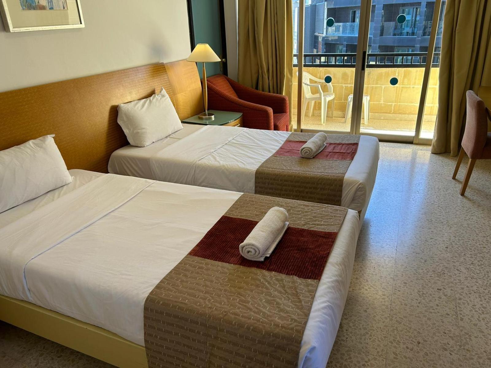 Twin Room,1498675762:JPEG