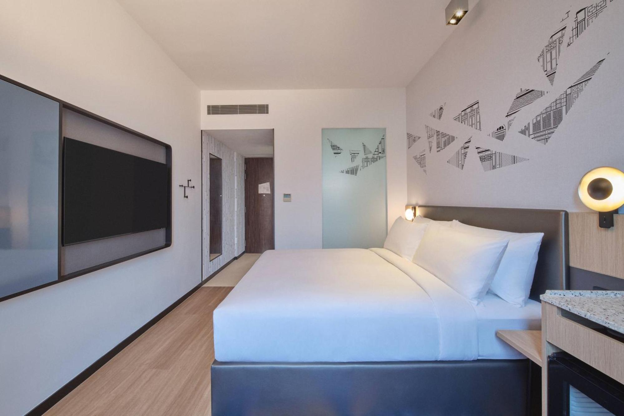 Urban Guest room 1 King West Wing