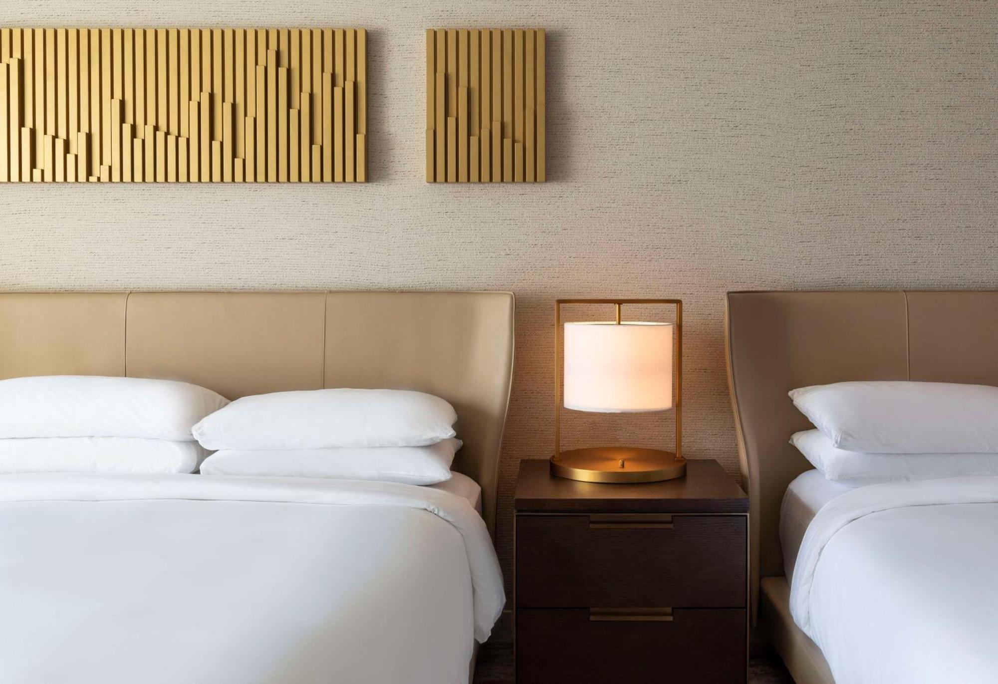 Queen Room Two Queen Beds Lake View