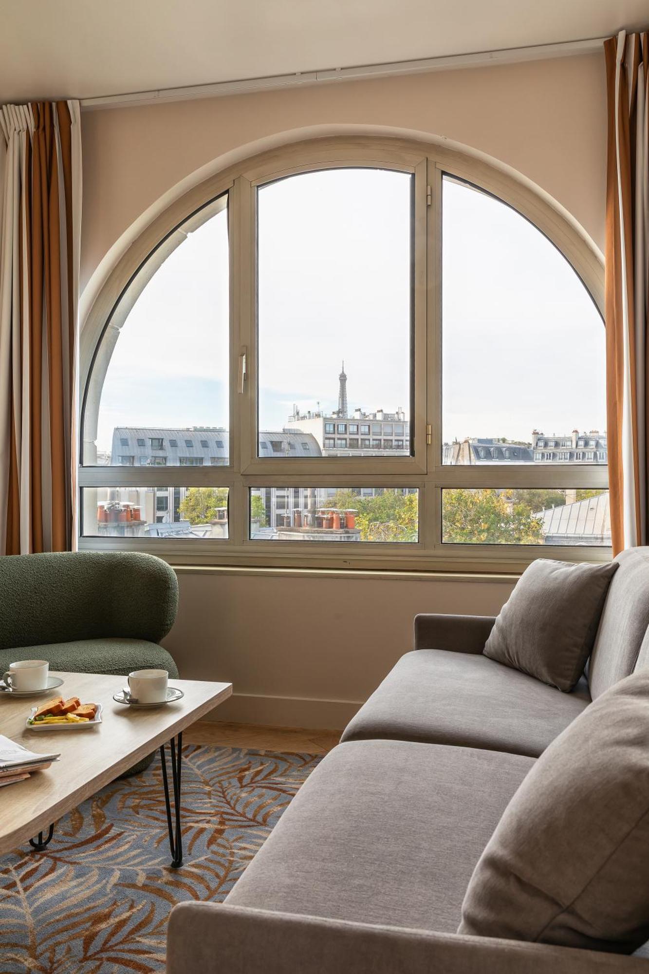 Junior Suite Terrace Eiffel Tower View