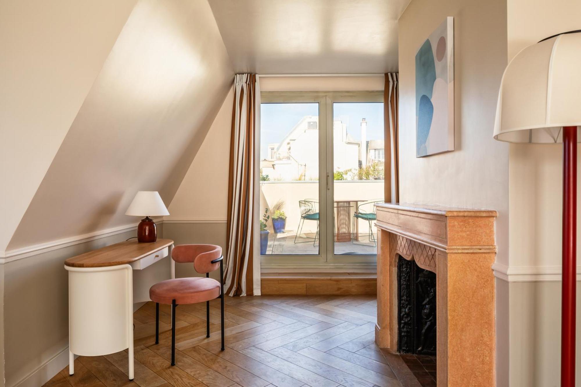 Junior Suite Terrace Eiffel Tower View