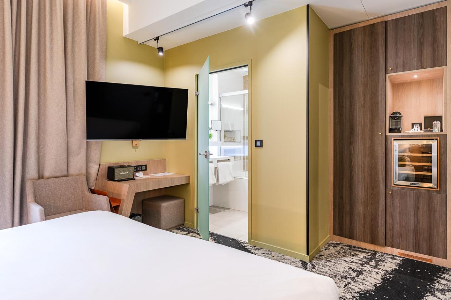 Double or Twin Room Shower