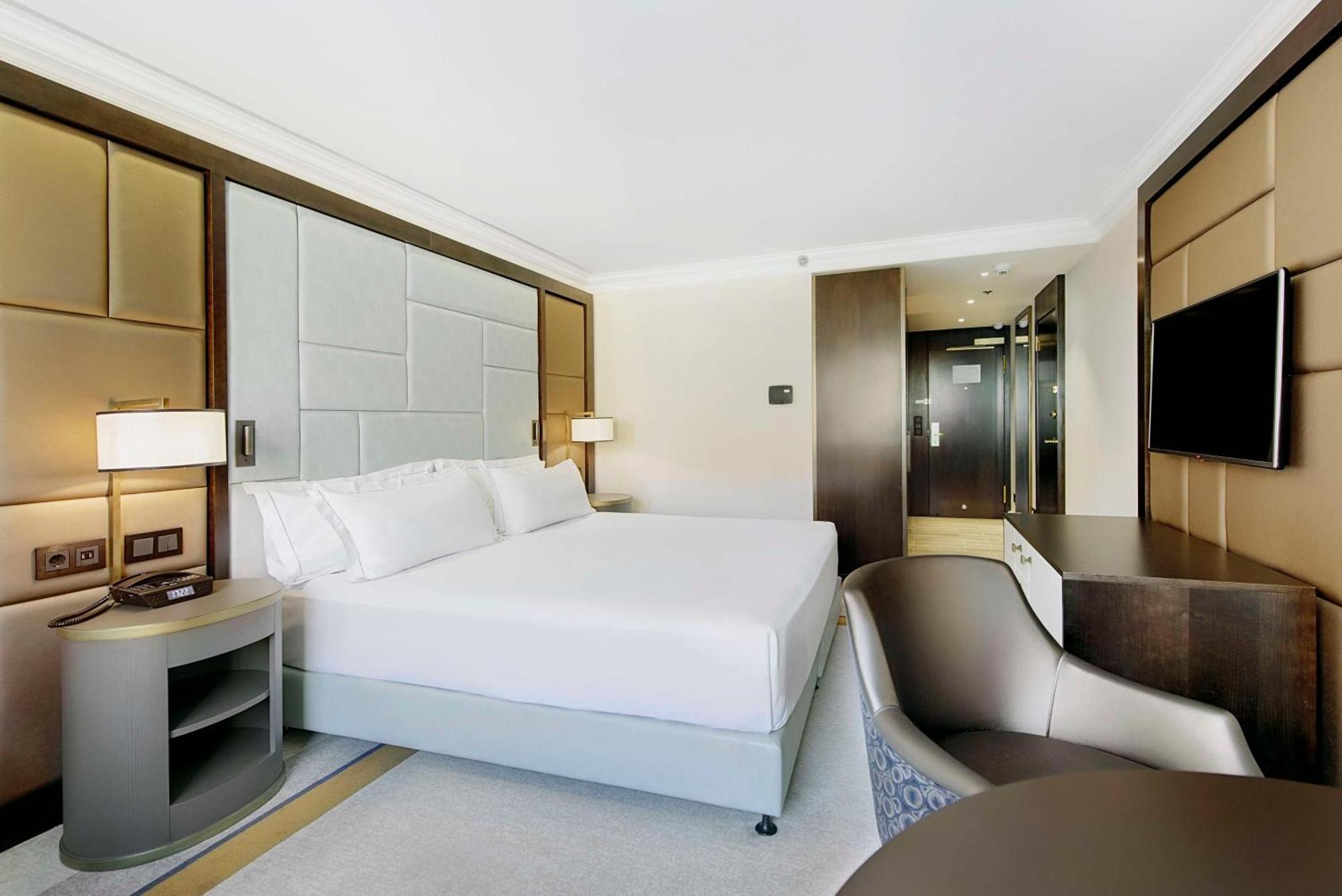 Executive King Room Lounge Access