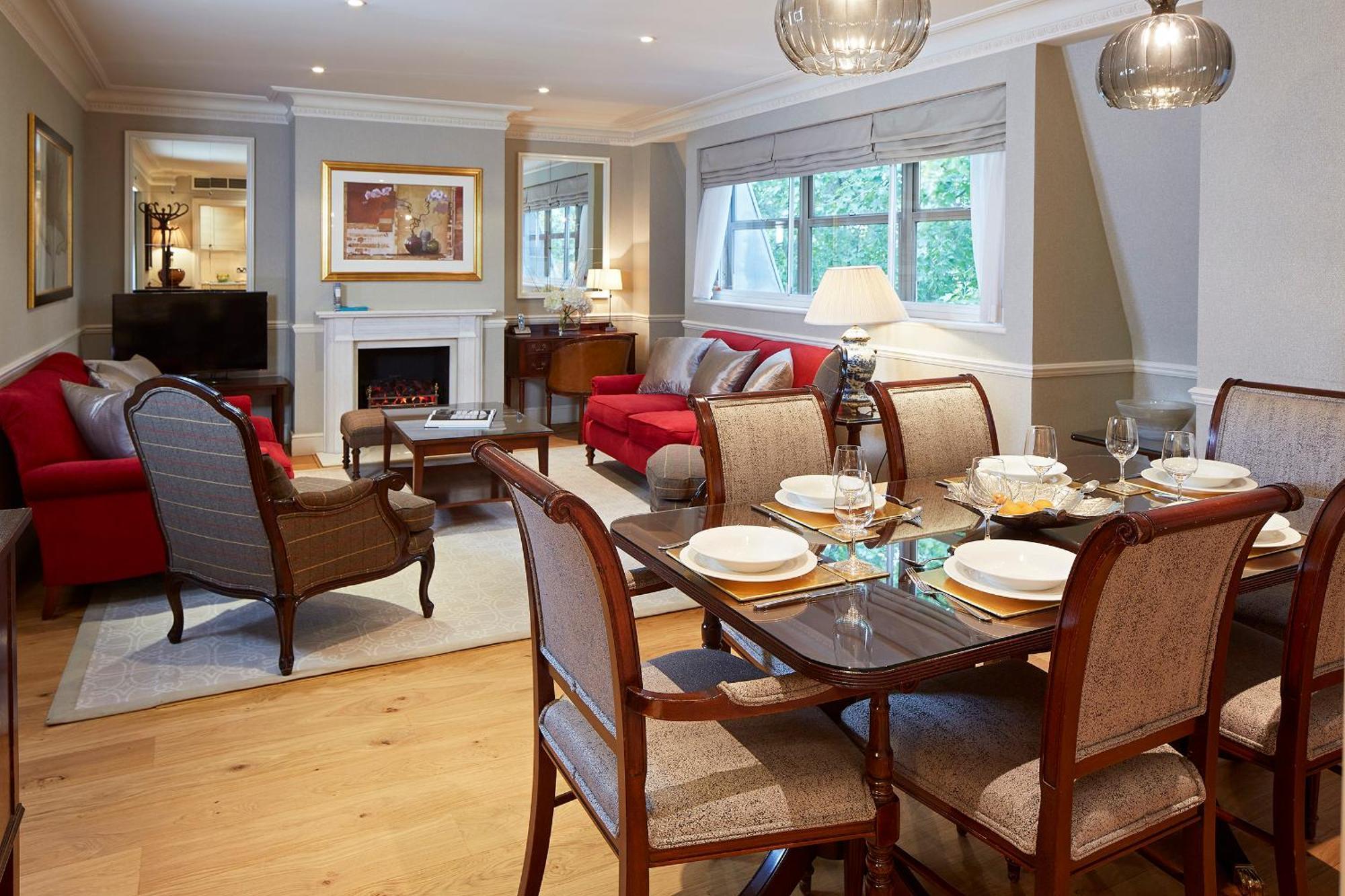 Deluxe Three-Bedroom Apartment Brompton Road