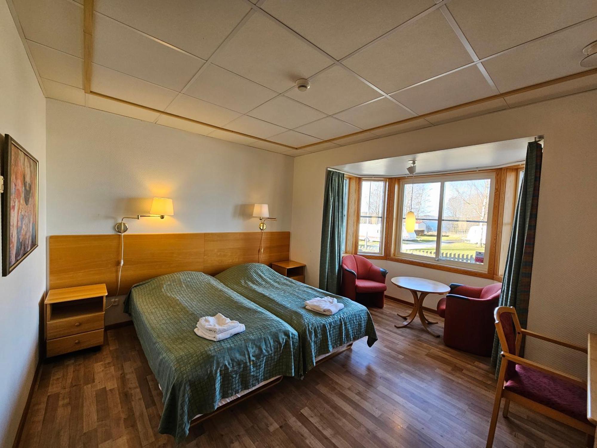Twin Room,1543464529:JPEG