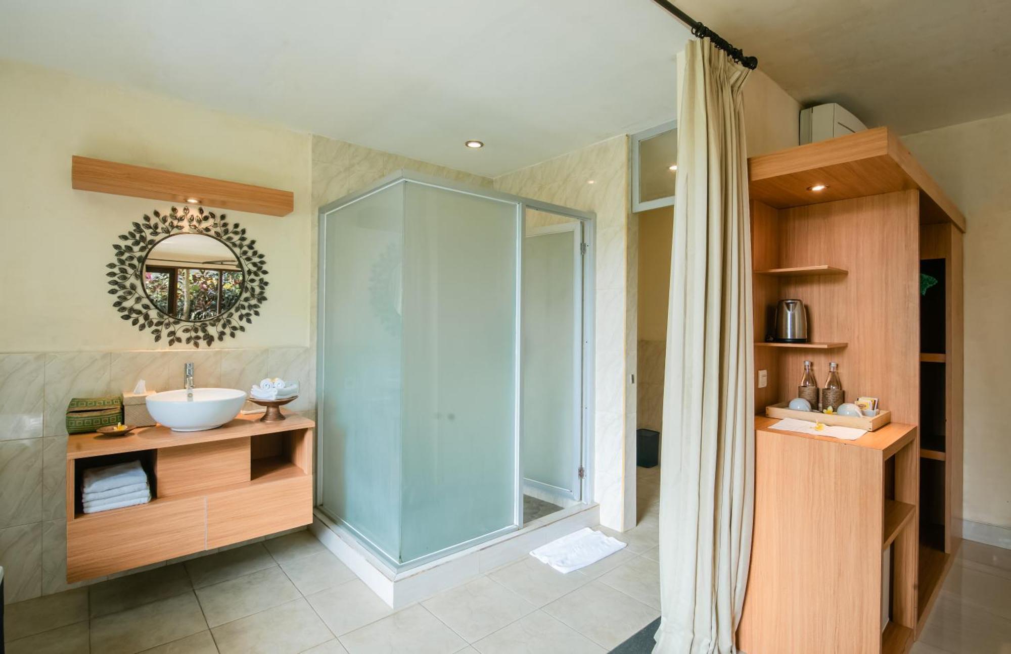 Suite Pool View