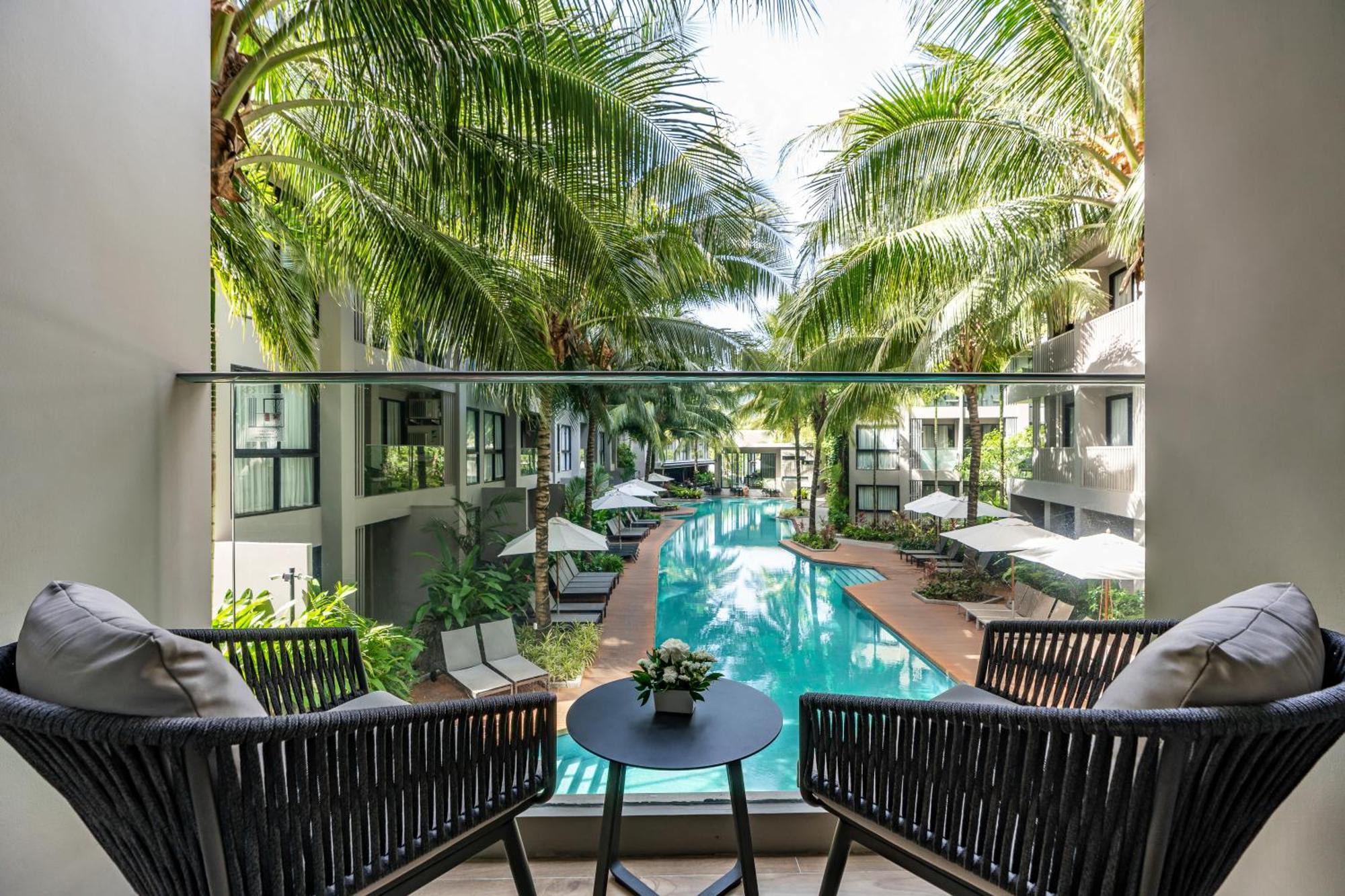 Grand Deluxe Suite Hollywood Twin Pool View