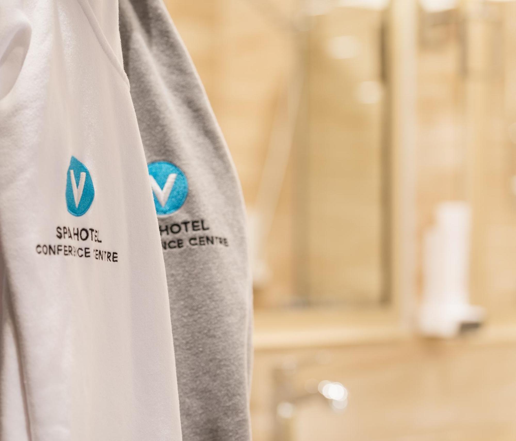 Deluxe Room access to the V Spa water sauna area
