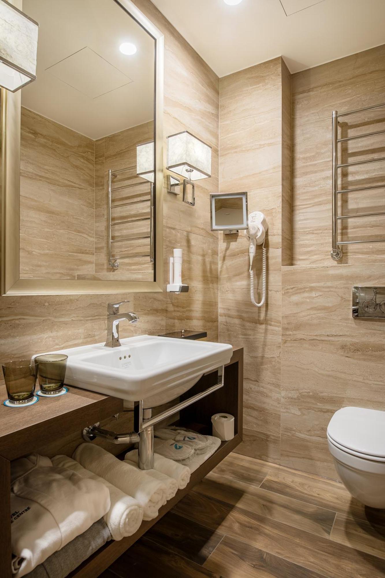 Deluxe Room access to the V Spa water sauna area