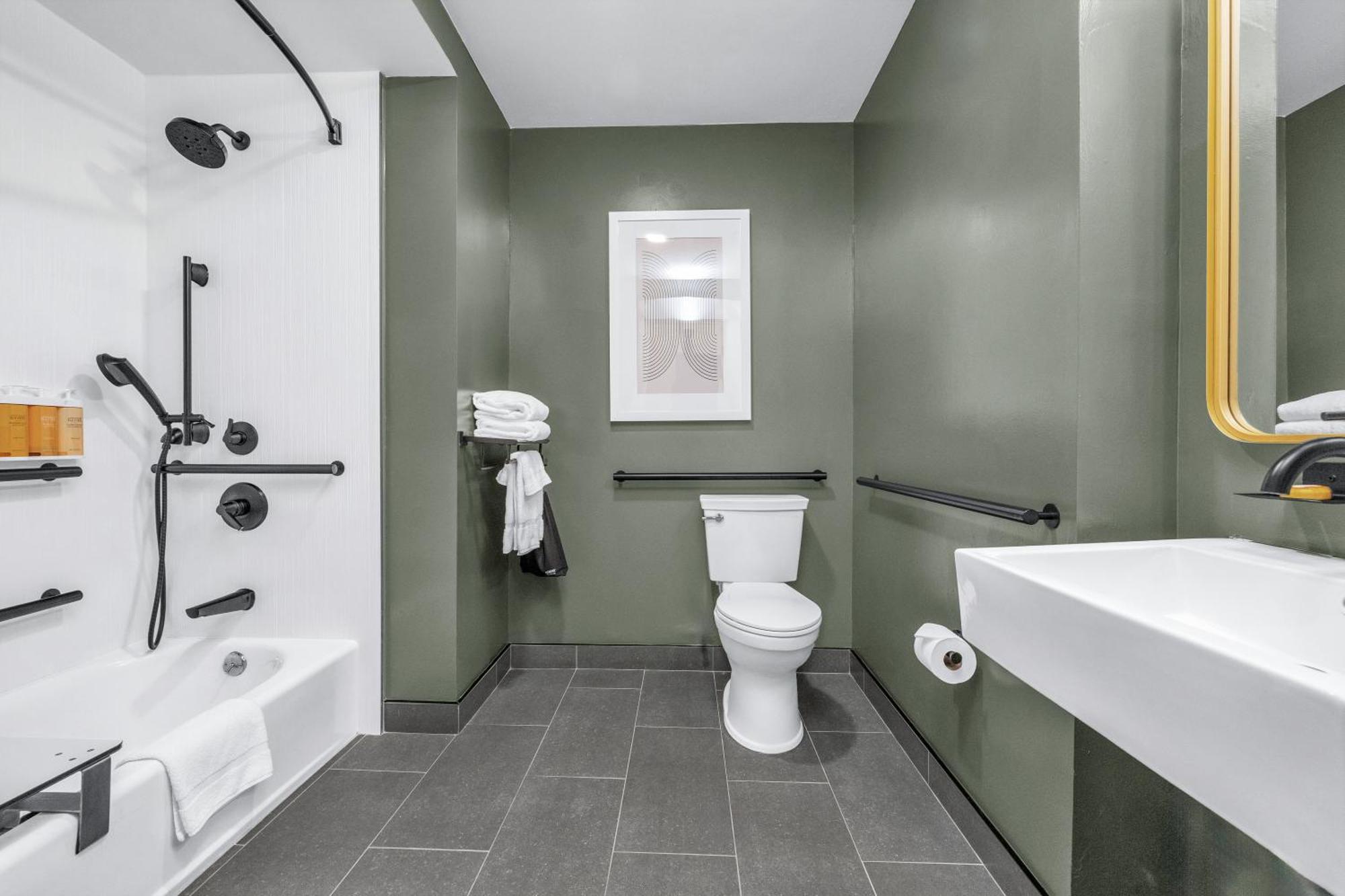 Queen Room - Disability Access,1544735242:JPEG