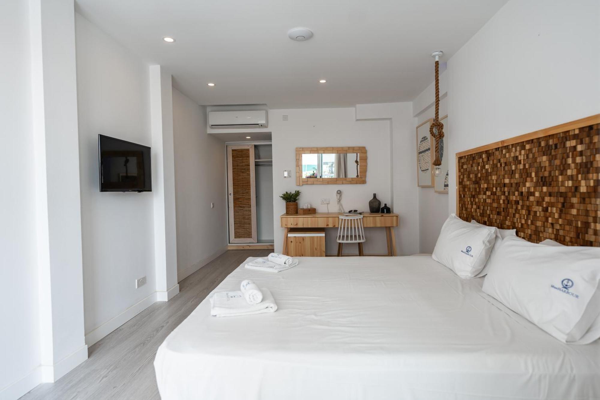 Double Room,1544773741:JPEG