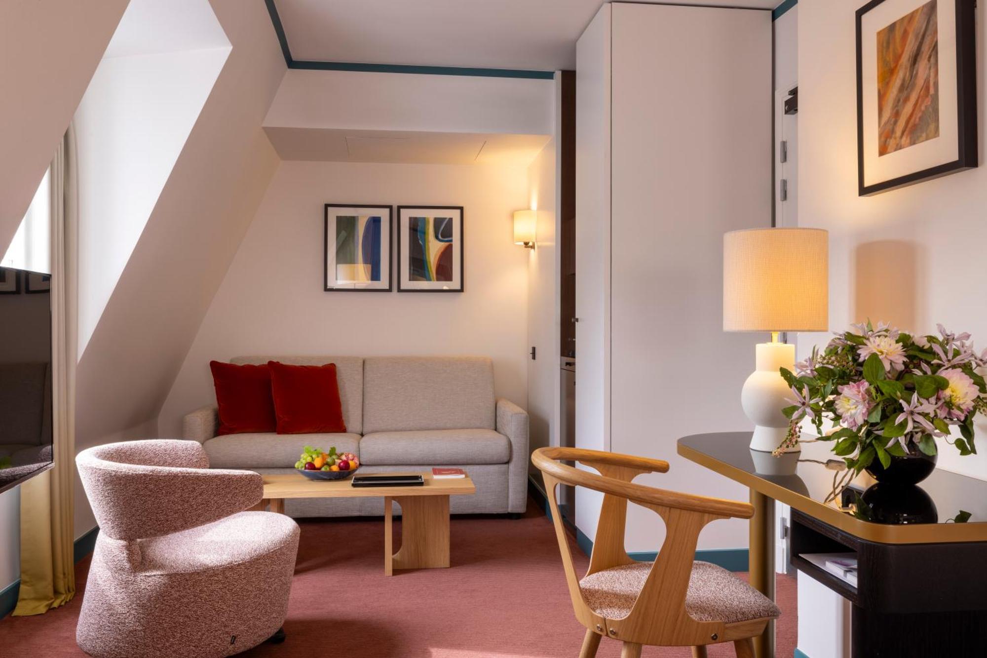Suite Bottle of Champagne Spa & Fitness Access