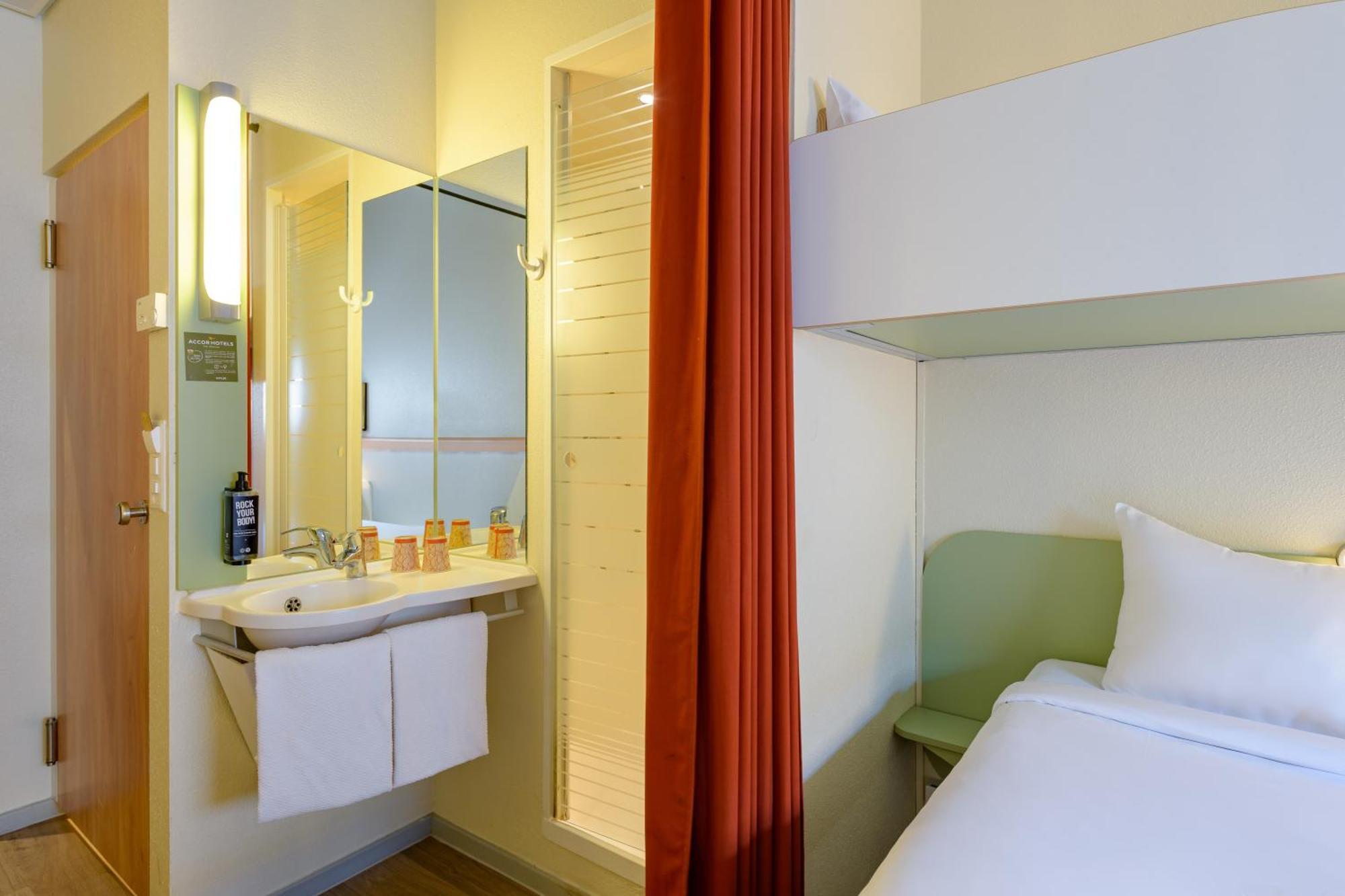 Triple Room,1546756903:JPEG