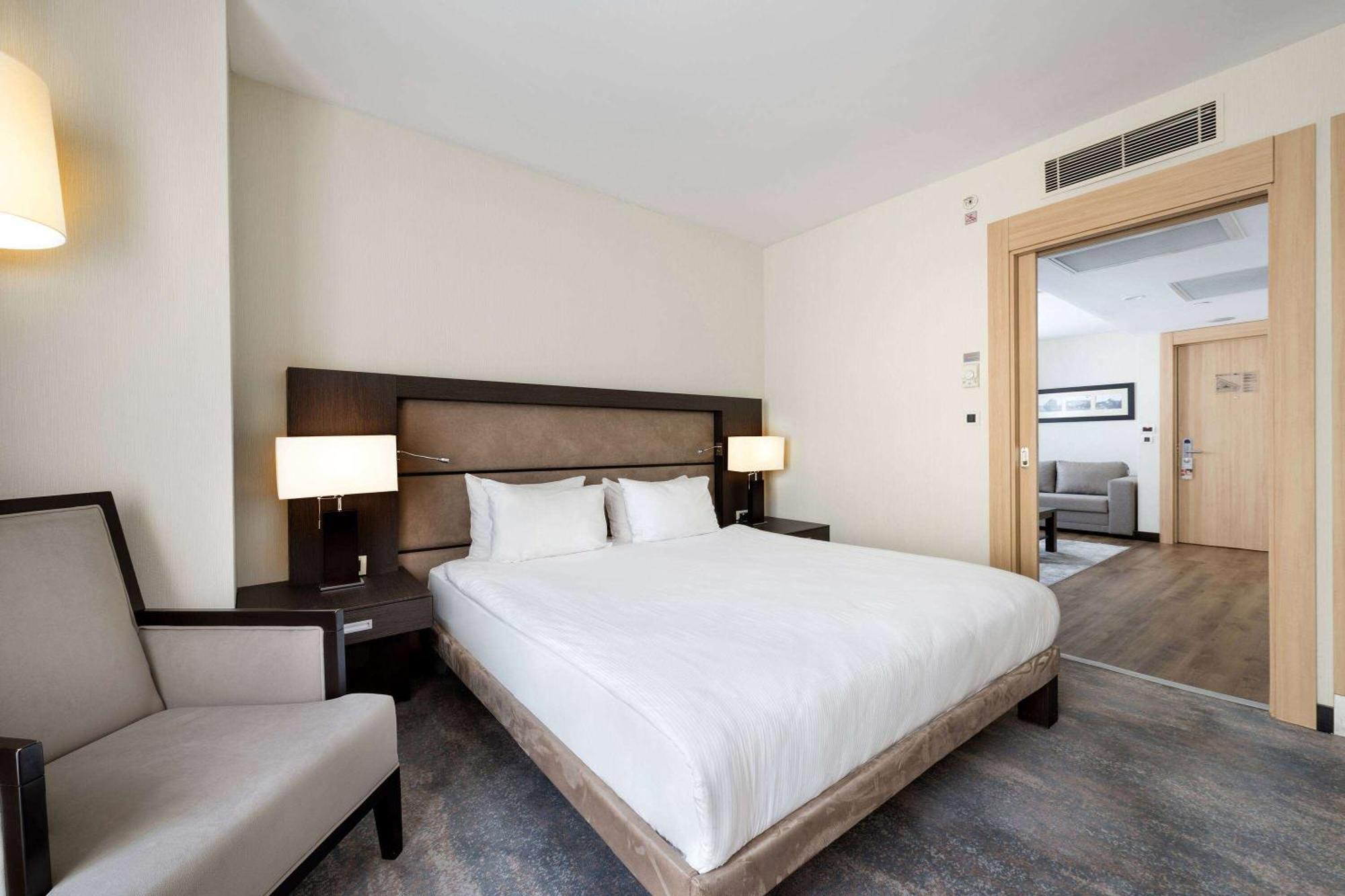 Junior Suite,1549790548:JPEG