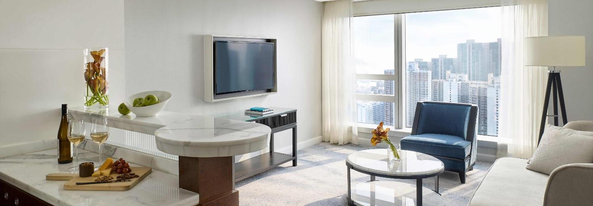 – Club One-Bedroom Suite Kitchen & Hotel Credit