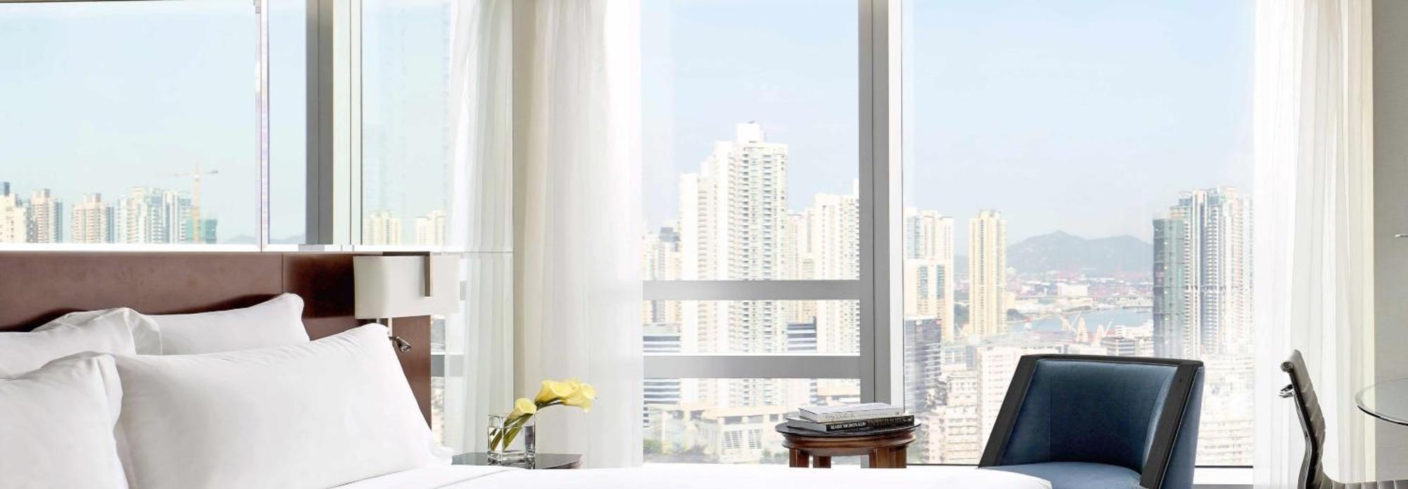 – Superior Upgrade & F&B Credit