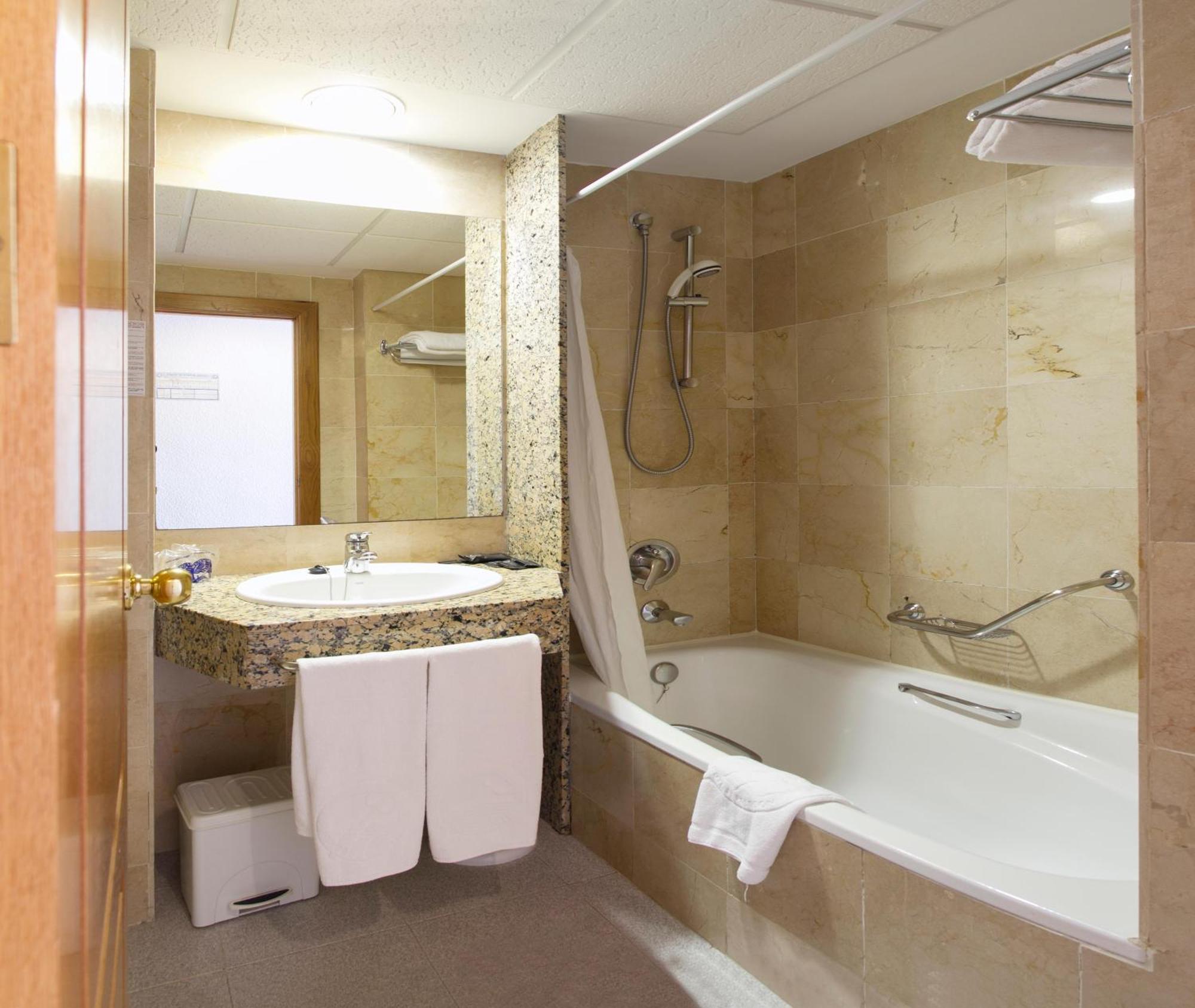 Double or Twin Room with Sea View,1345144202:JPEG