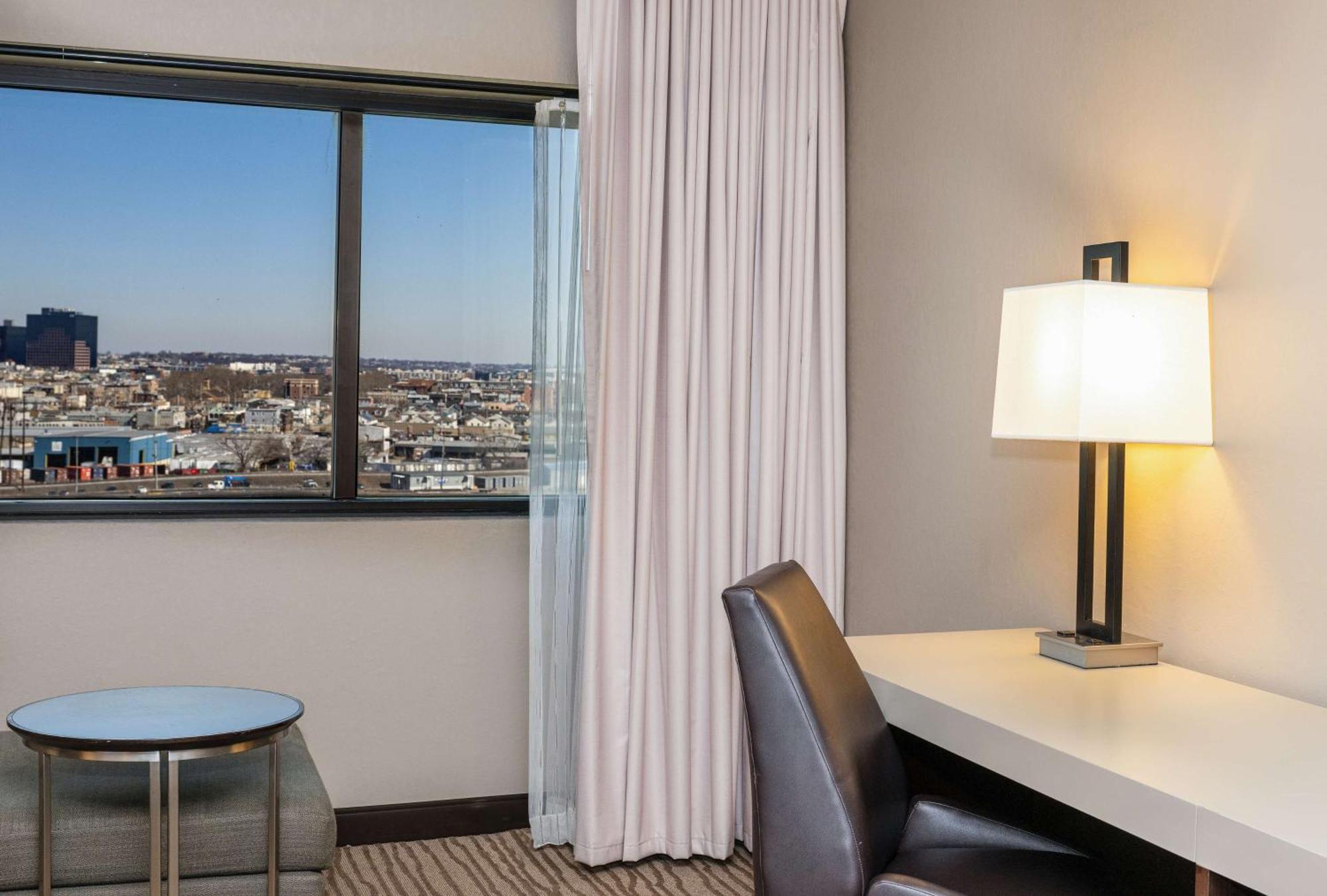 King Room Newark Skyline View Top Floor,1547538835:JPEG