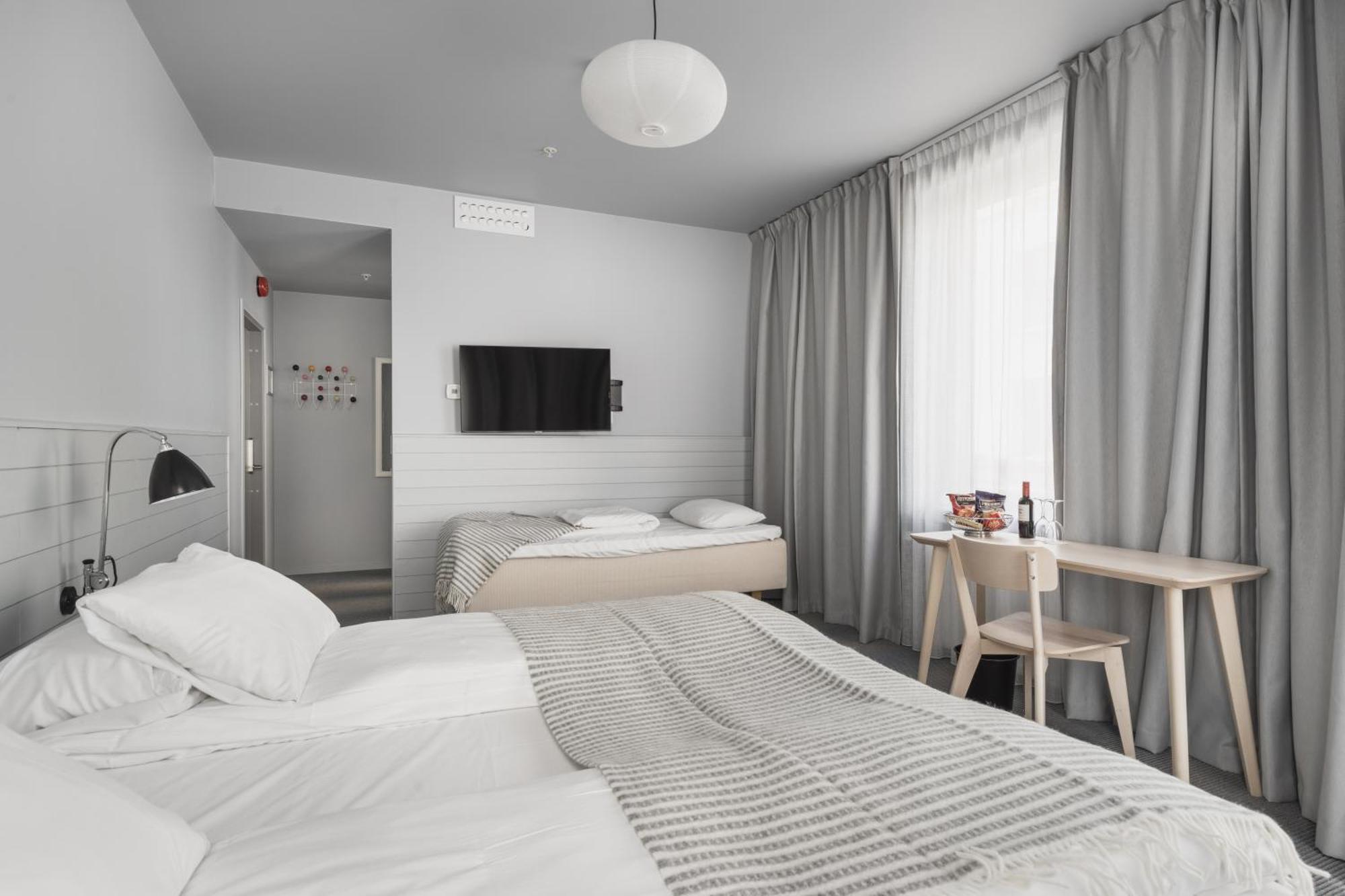 Junior Queen Suite