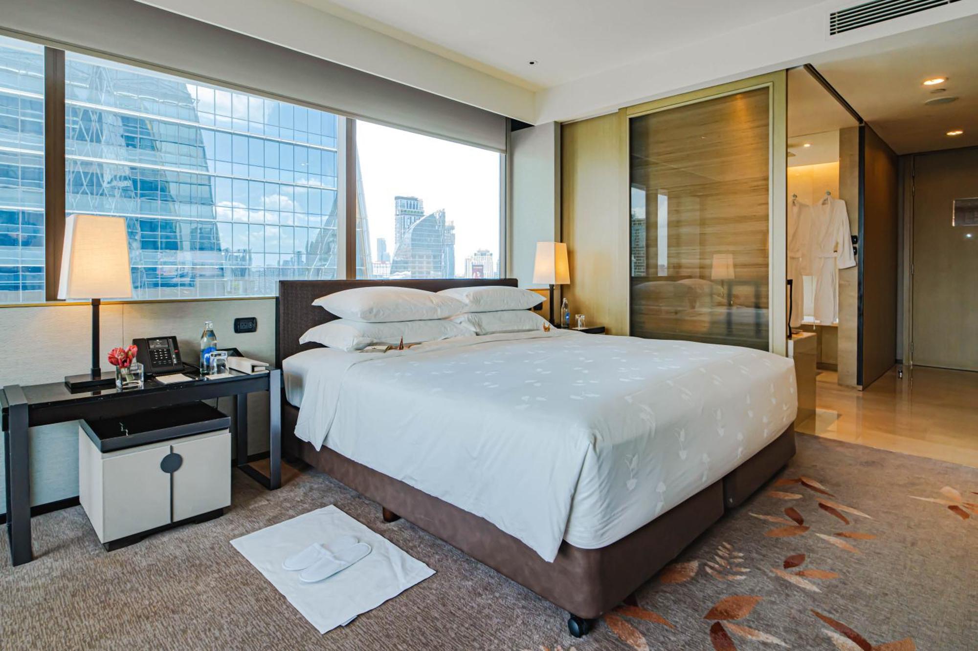 Deluxe Corner King room with panoramic view,1742762522:JPEG