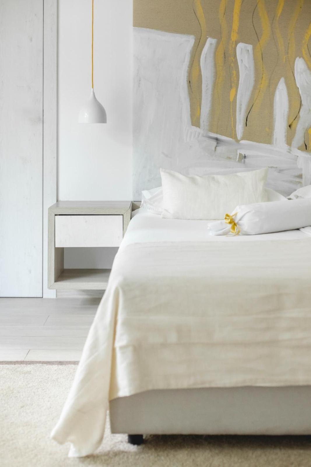 Single Room,1553168524:JPEG