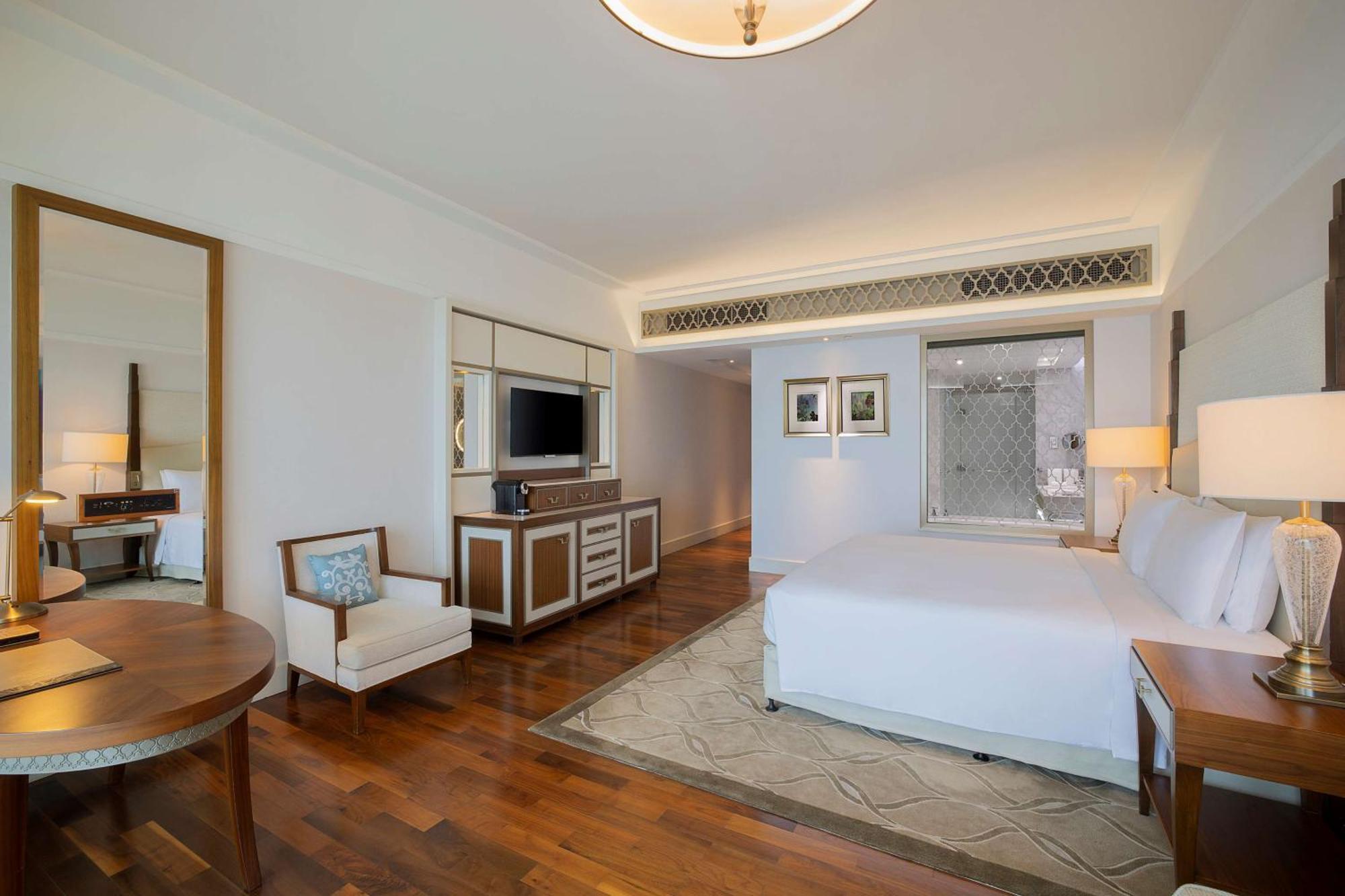 One-Bedroom Club Suite Sea View