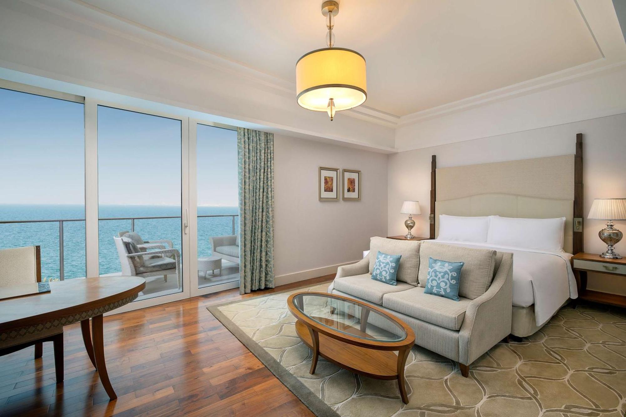 Deluxe Skyline King Room Sea View