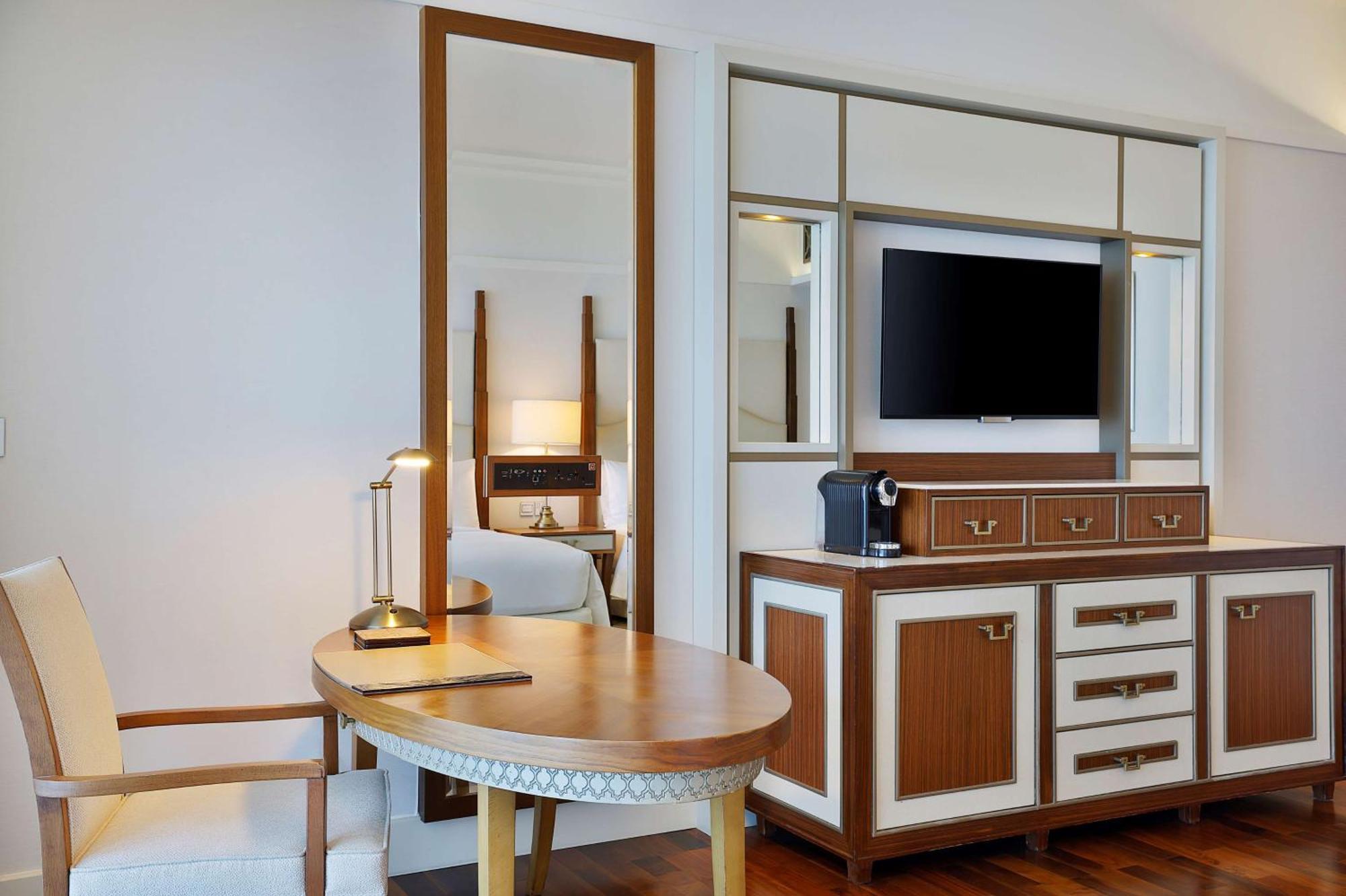 Deluxe Queen Room Two Queen Beds Palm Sea View