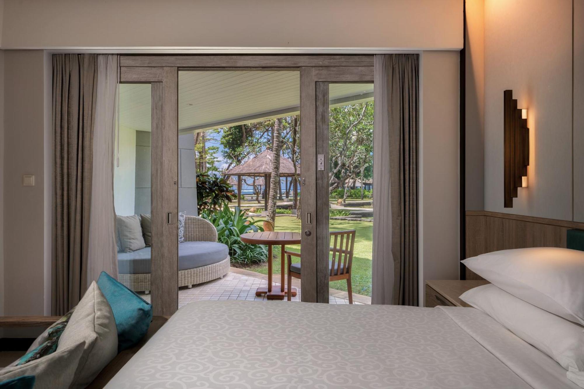 Deluxe King Room Garden View
