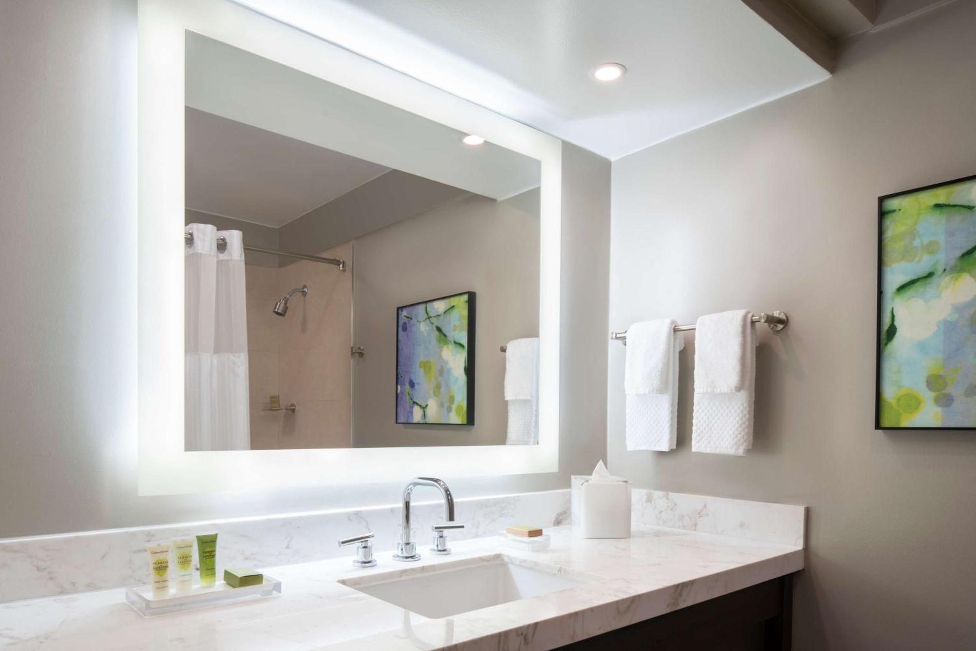 Corner King Suite with Ocean View - High Floor