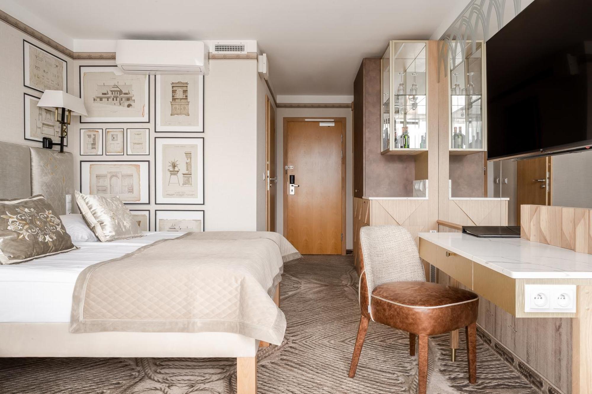 Deluxe Premium Double or Twin Room Mountain View