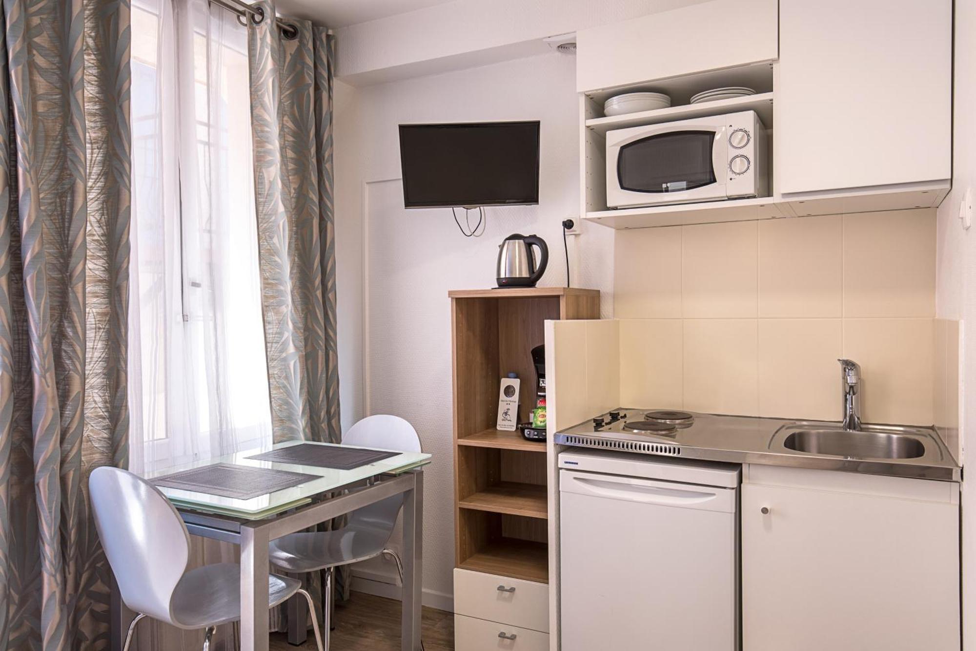 Deluxe Quadruple Studio