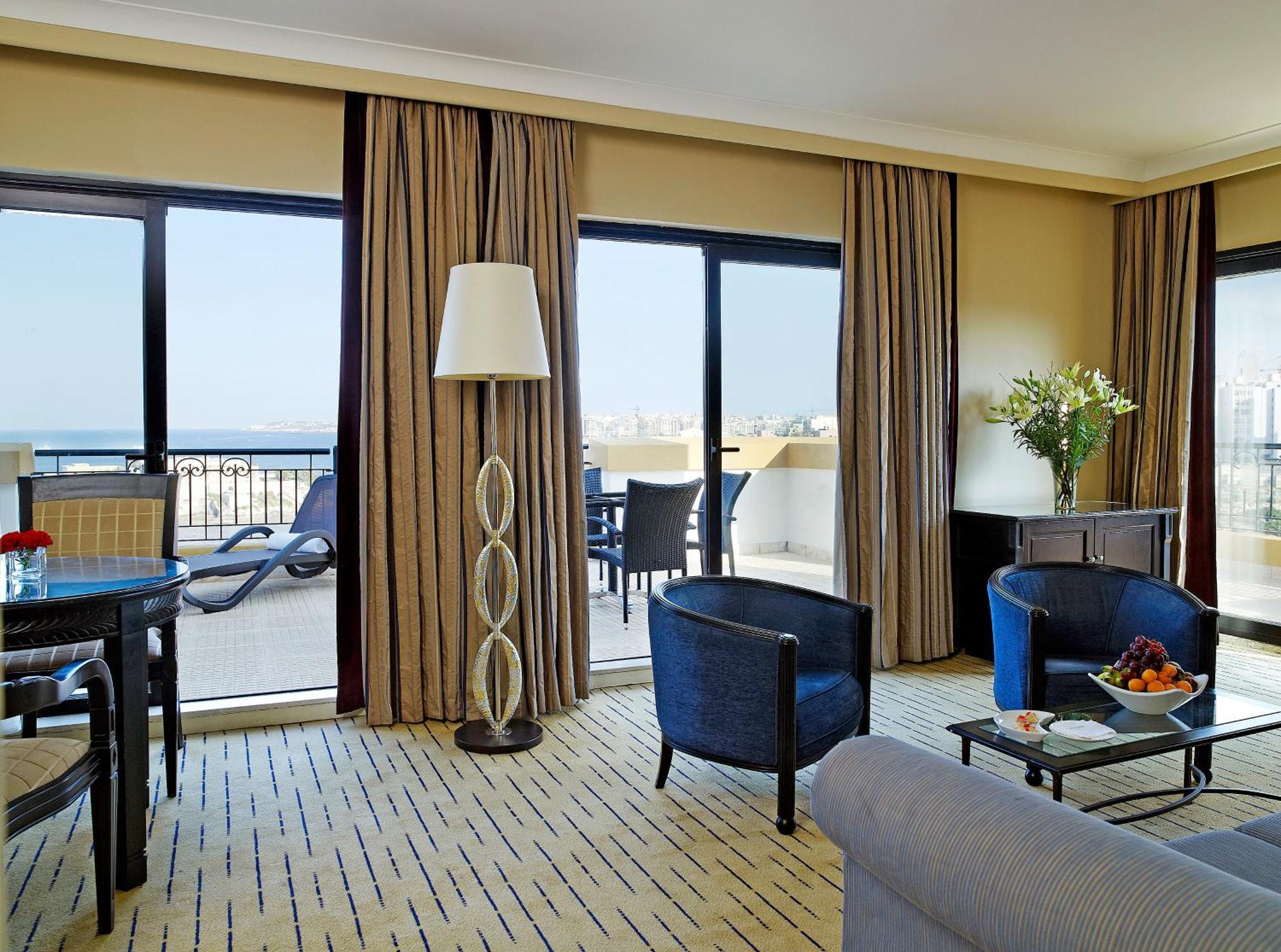 Deluxe Suite Twin Sea View