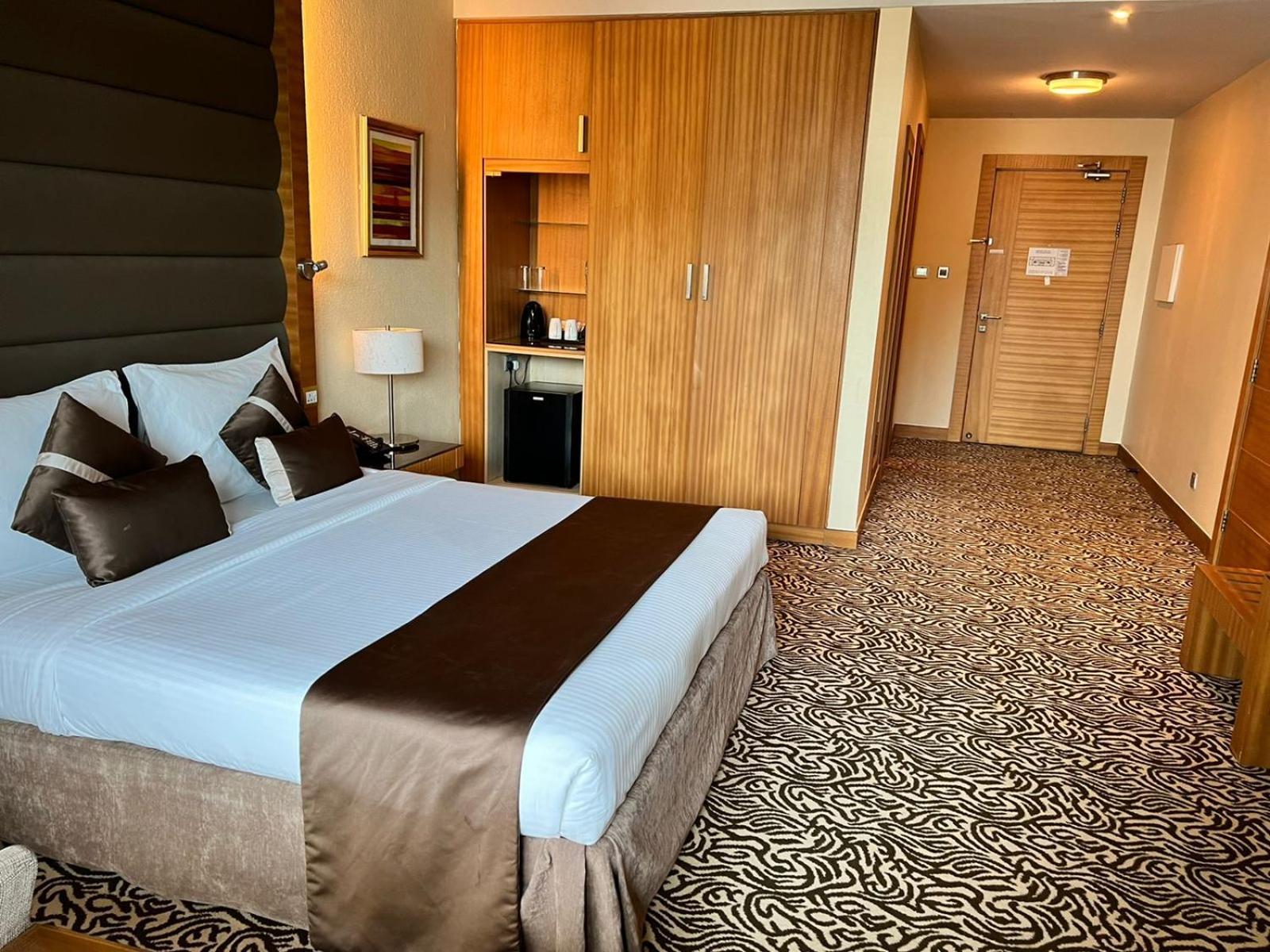 Premium Room Lagoon View - 20% off Food & Beverages, Late Check-out until 4pm + Early Check-in from 8am , 50% Off on Spa Services, 50% Off Laundry Services