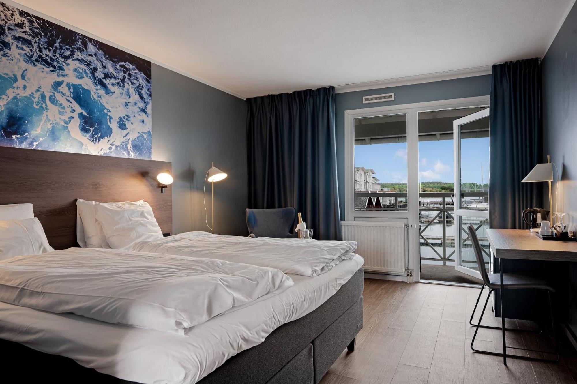 Twin Room,1549175764:JPEG