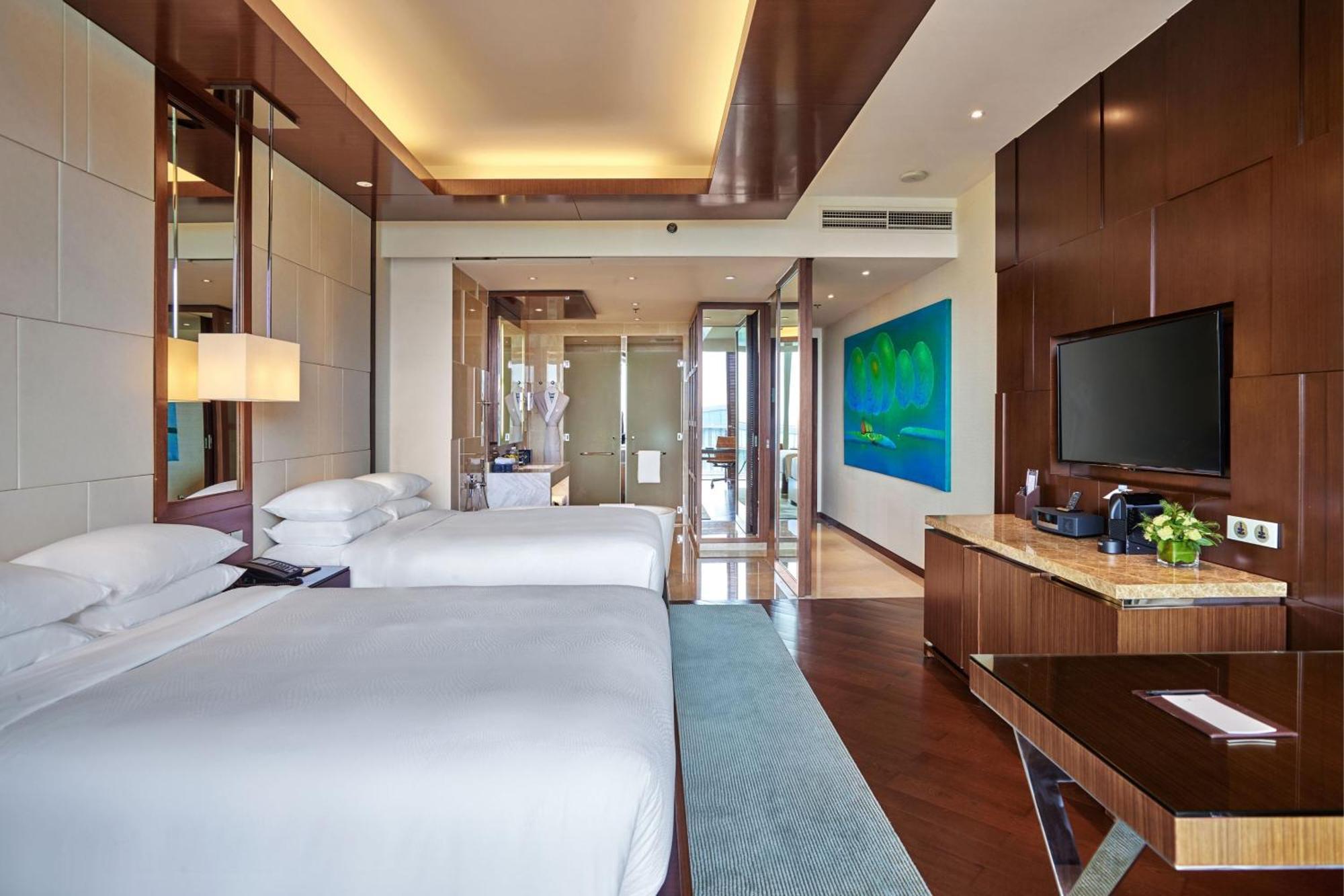 Executive Double Balcony Room Executive lounge access 2 Double Lake View
