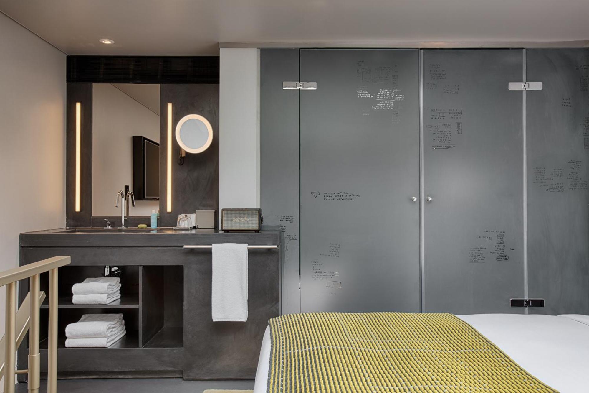 Supreme Suite Exchange 1 Bedroom Bi-level Loft Loft 1 King