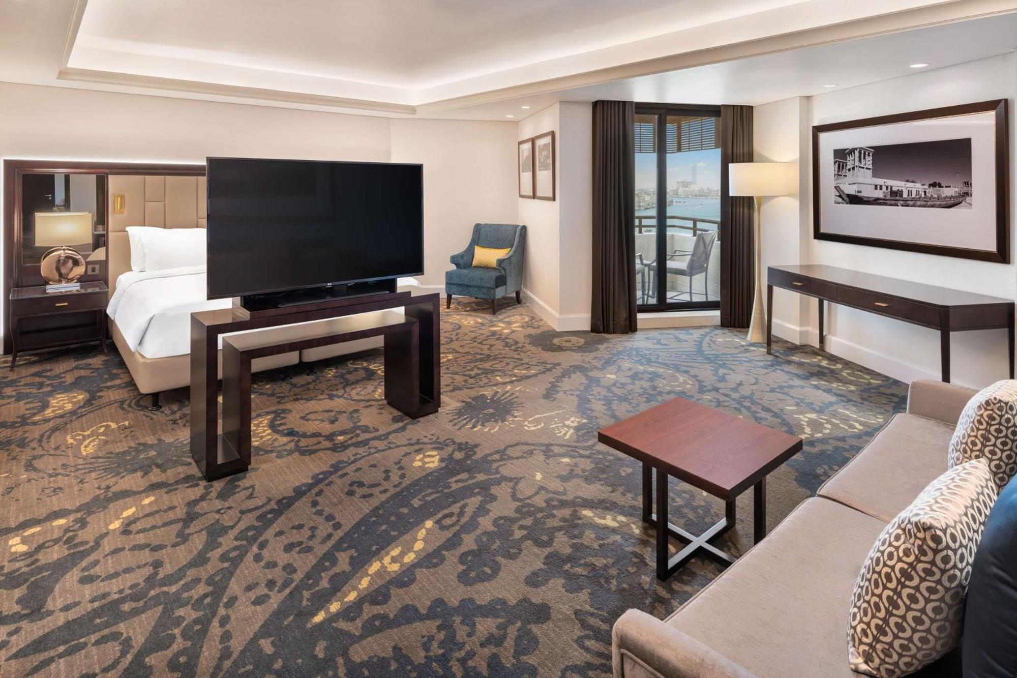 Grand Suite Lounge Access Balcony Creek View