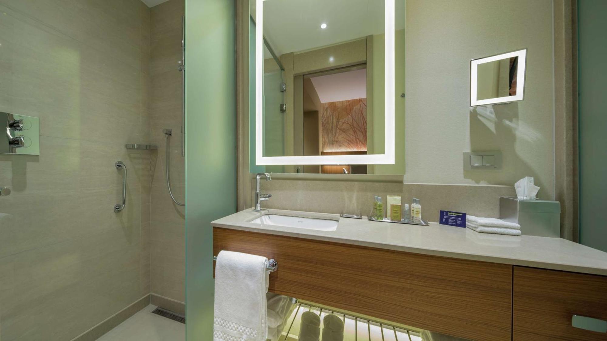 Twin Room,1552456807:JPEG