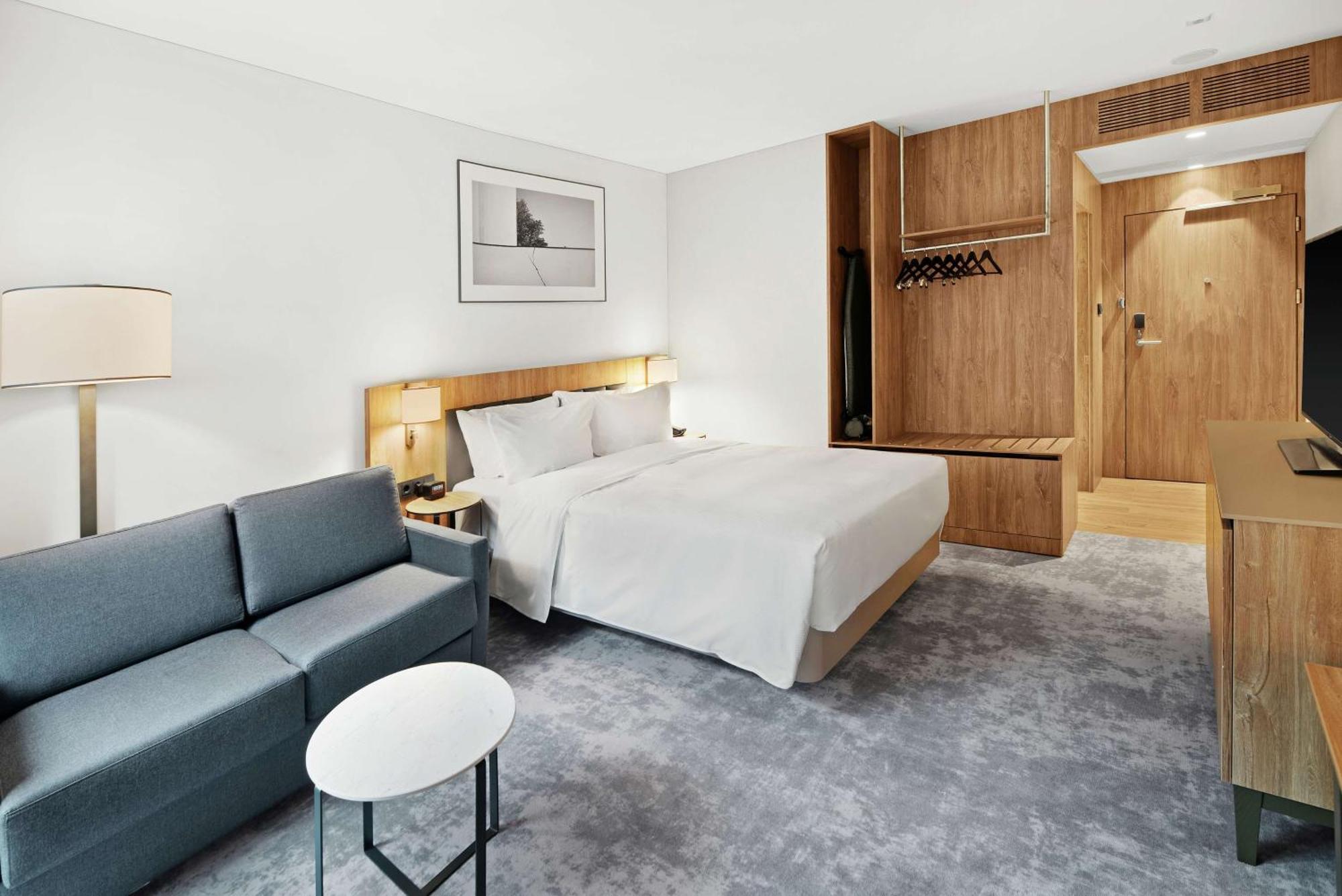 Queen Room with Sofa Bed,1552466167:JPEG